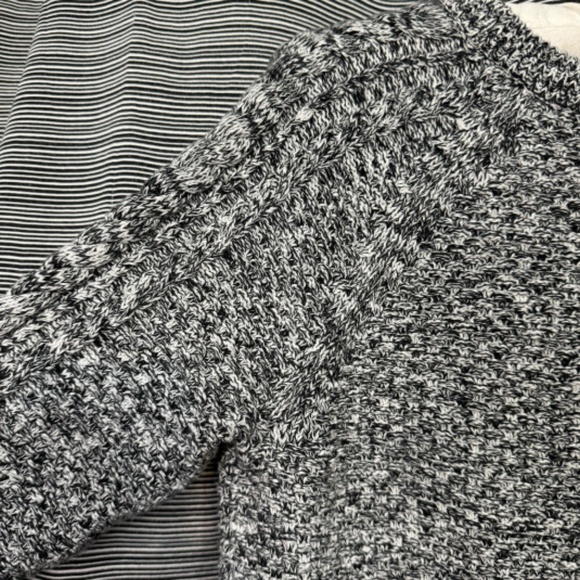 GAP Cotton Raglan Sleeve Crew Neck Black/White Size Medium - Picture 6 of 9